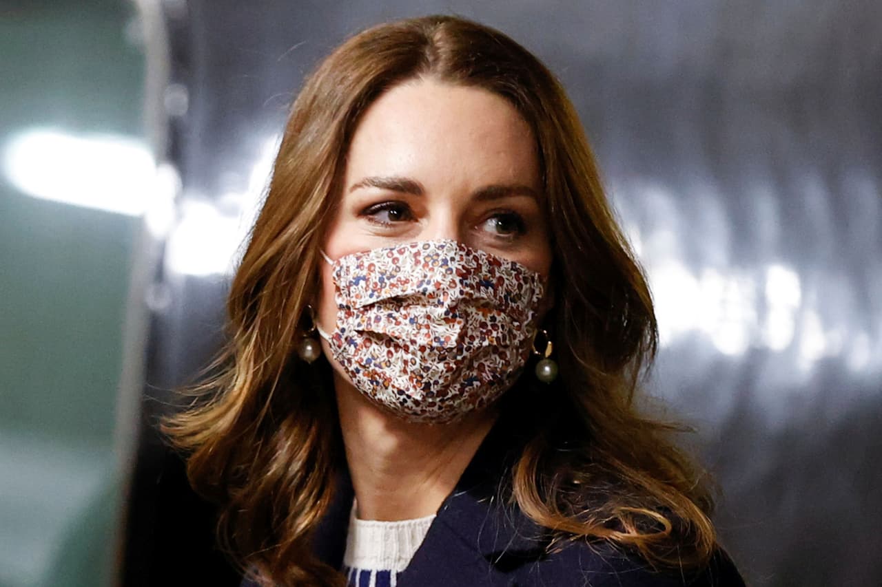 Según la casa real, 
<b><a href="https://www.univision.com/famosos/kate-middleton-y-el-principe-william-se-iran-de-vacaciones-con-sus-hijos-a-una-exclusiva-isla-del-caribe-fotos" target="_blank">el viaje de los Cambridge</a></b> se lleva a cabo tomando en cuenta las medidas sanitarias vigentes. 
<br>