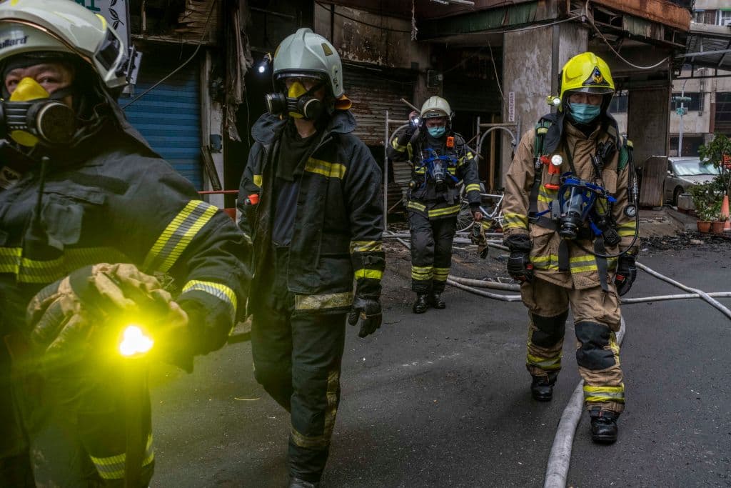 Las autoridades 
<b>no descartan que fuera intencionado</b>, indicó un oficial de la policía de Kaohsiung, identificado con el apellido Liu, a la agencia 
<i>AFP</i>. Equipos forenses llegaron al lugar para investigar lo ocurrido.
<br>
