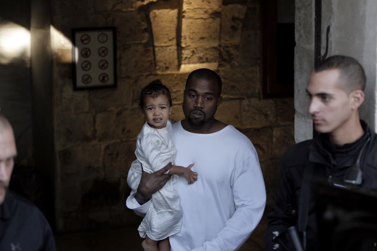 ¡No llores pequeña, papi se encargará de todo!