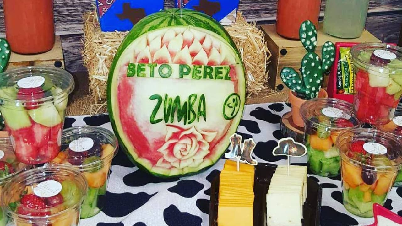 Su nueva carrera le ha dado la oportunidad de conocer mucha gente, incluyendo artistas, deportistas y otros famosos.