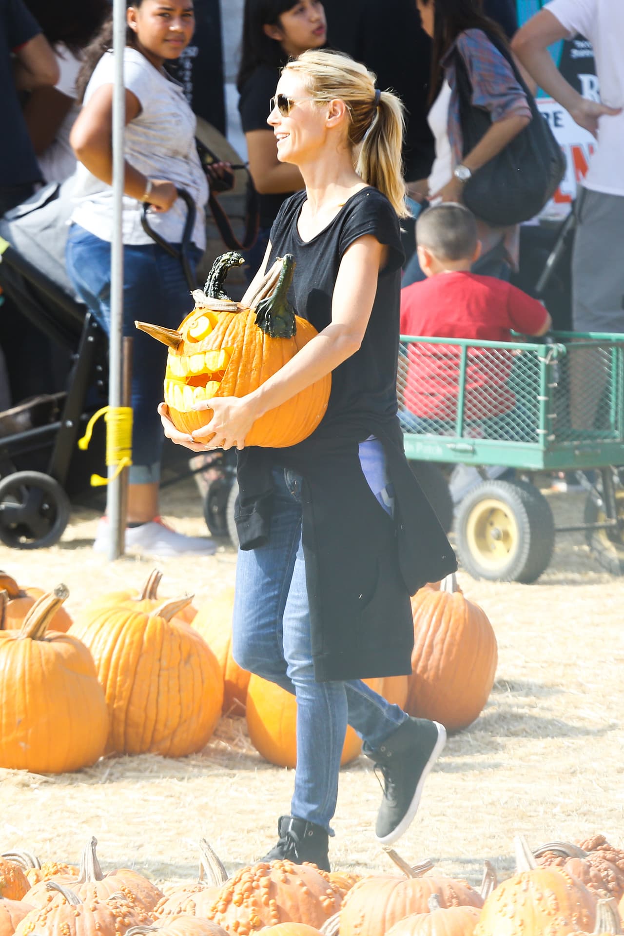 Sus pequeñas jugaban por todo el lugar, por lo que Heidi tuvo que buscarlas.