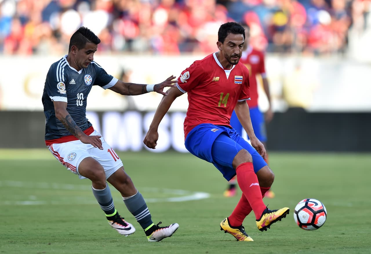 Bryan Ruiz, el volante de Costa Rica pasó de noche ante EEUU, Colombia y Paraguay. Al ser uno de los hombres con mayor experiencia y calidad de juego se hubiera esperado que cargara con el equipo o destacara en algunos lapsos de los juegos, pero nunca lo consiguió.