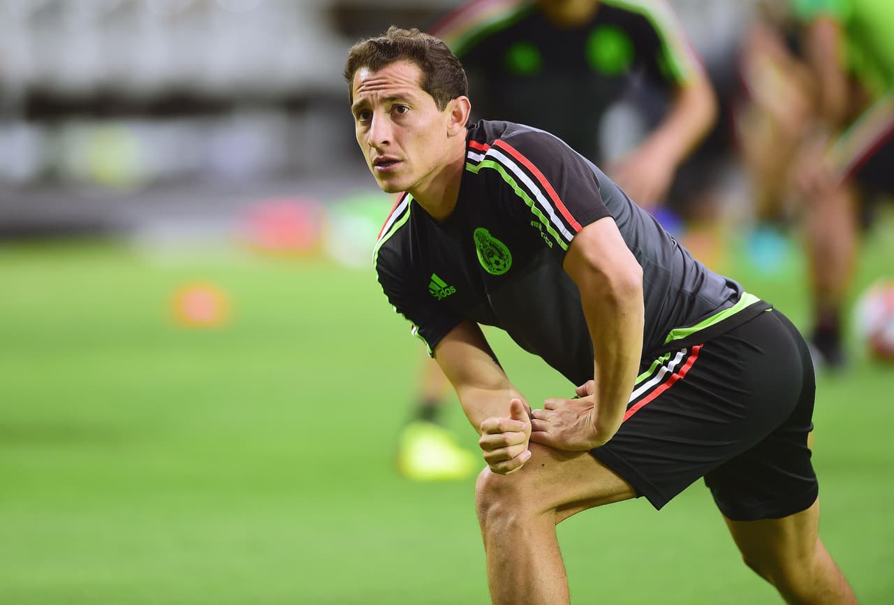 La selección mexicana decepcionó y parte de la culpa fue de sus jugadores, de ellos destaca lo hecho por Andrés Guardado. El volante y capitán de la selección se vio superado por sus rivales en varias oportunidades y ante Chile faltó que liderara a los tricolores para organizarse y evitar la goleada de escándalo.