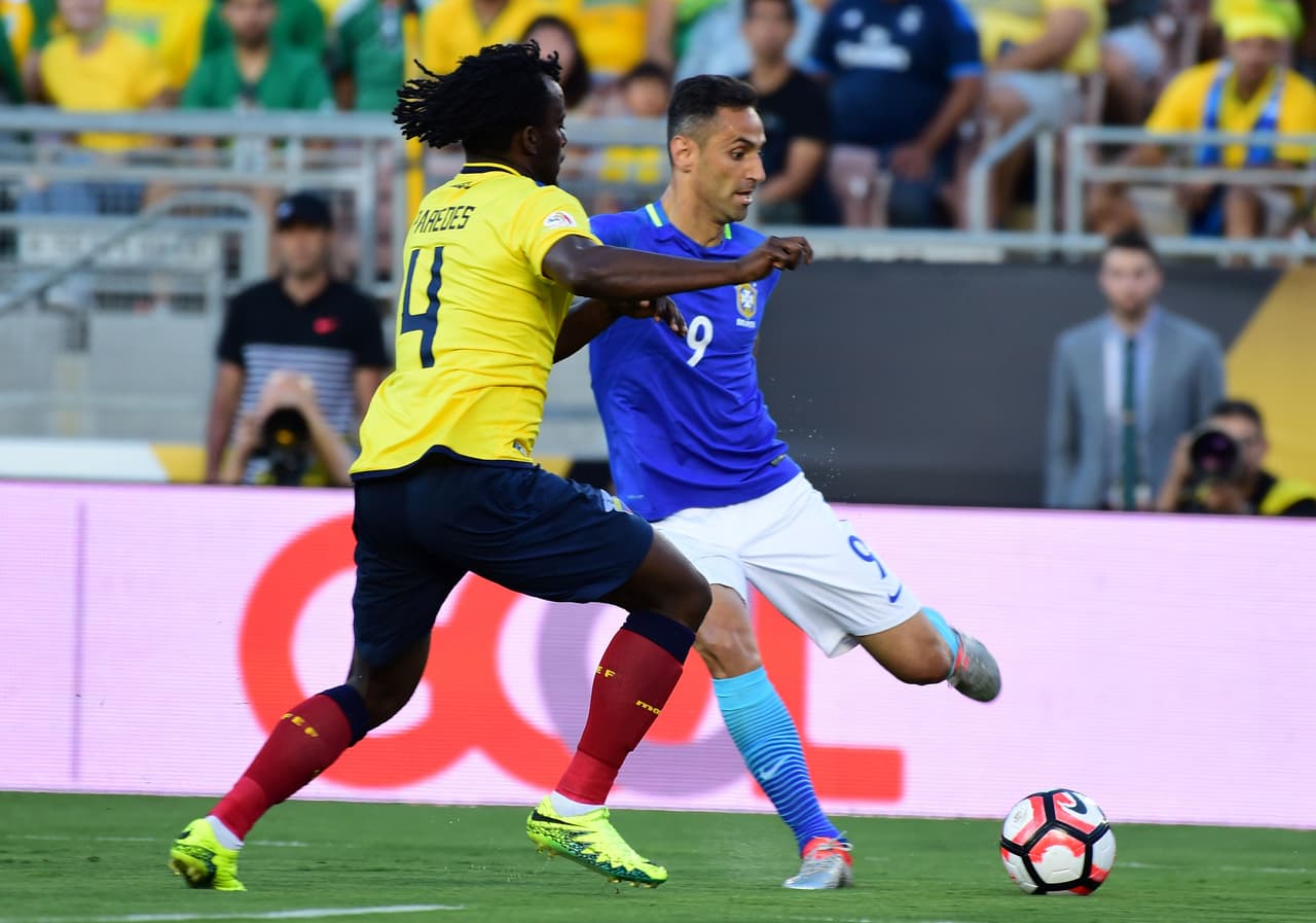 La selección de Brasil extraño los goles que Jonas anotó con el Benfica a lo largo de la temporada. Sorprende que el delantero no se hizo presente en el marcador con el scratch en ningún juego.