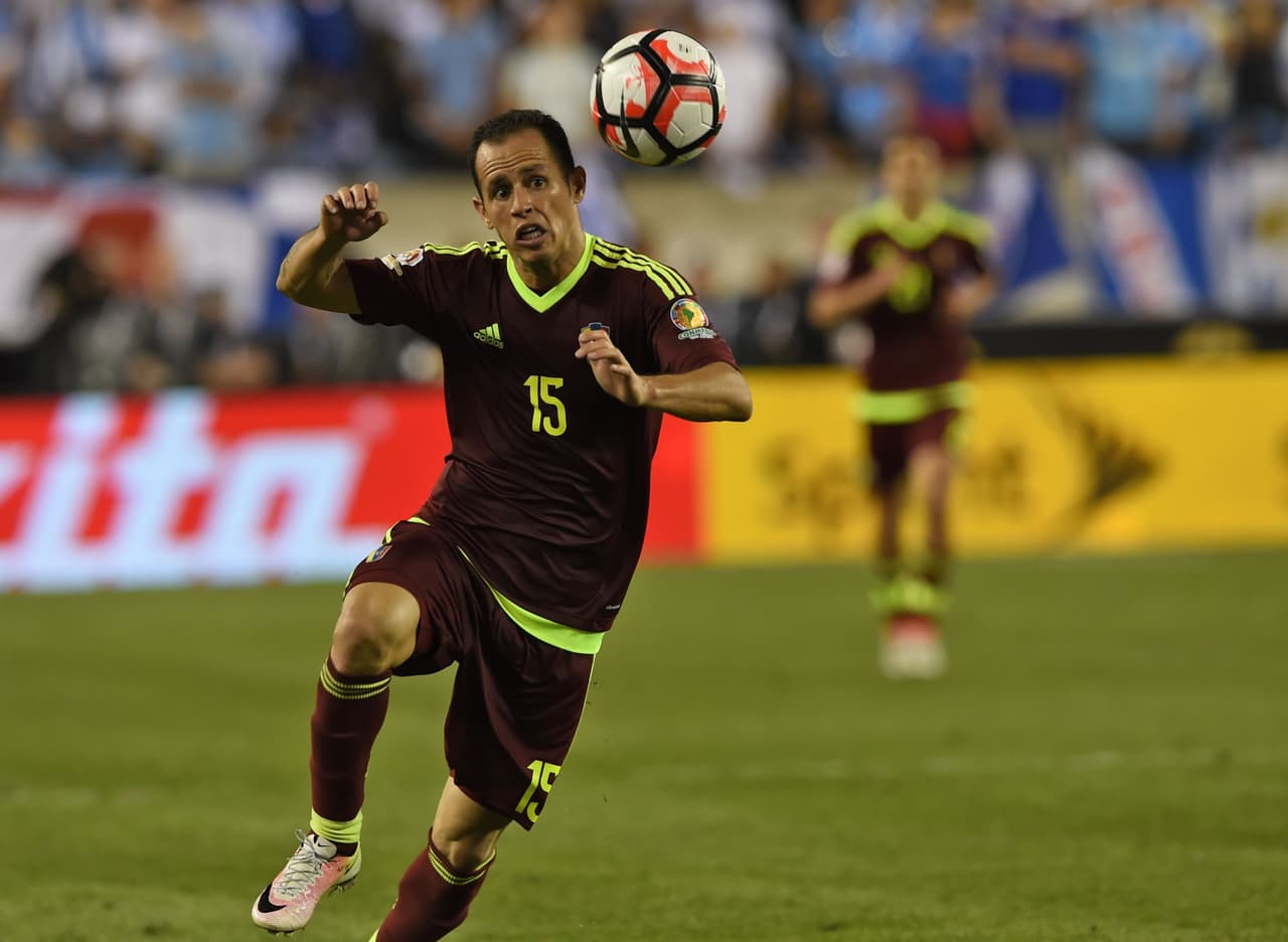 Siguiendo con los jugadores que destacaron en el torneo tenemos a Alejandro Guerra, el “Lobito” fue uno de los generadores de juego para Venezuela, gran parte de los ataques de la vinotinto comenzaron en sus pies.