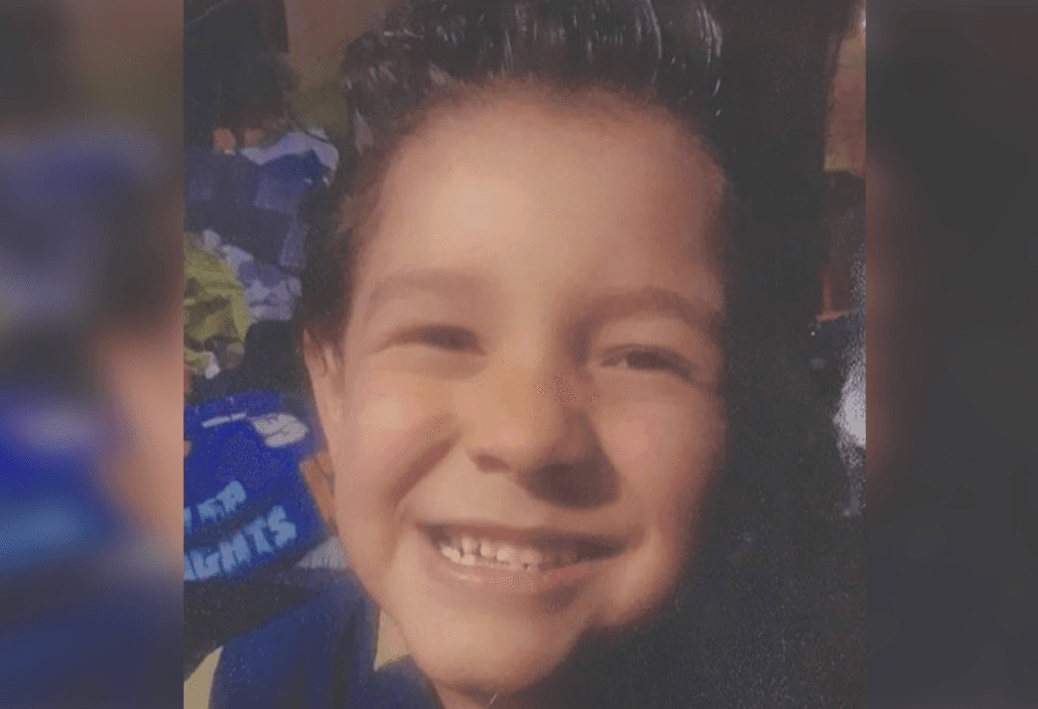 <a href="https://www.univision.com/shows/primer-impacto/que-le-paso-al-pequeno-duke-una-comunidad-busca-a-un-nino-hispano-desparecido-en-california-video">El niño, diagnosticado con autismo</a>, estuvo desaparecido desde el 26 de abril de 2019, antes de que la policía iniciara las investigaciones. De acuerdo con la confesión de su madre, ella misma amarró las manos de su hijo, mientras su hermana lo estrangulaba.
<br>