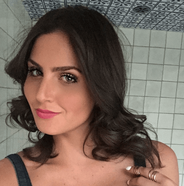 Scarlet Dergal quiere ganar la estatuilla a "Mejor actriz juvenil" por su actuación en el melodrama Amores Con Trampa.