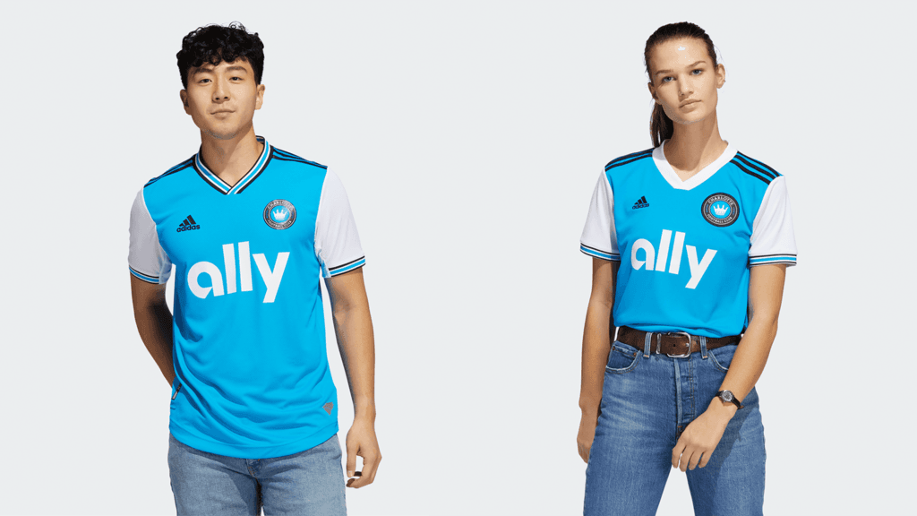 Charlotte -por ser el equipo en expansión de esta temporada- puso en el mercado dos camisetas: este será su uniforme principal.