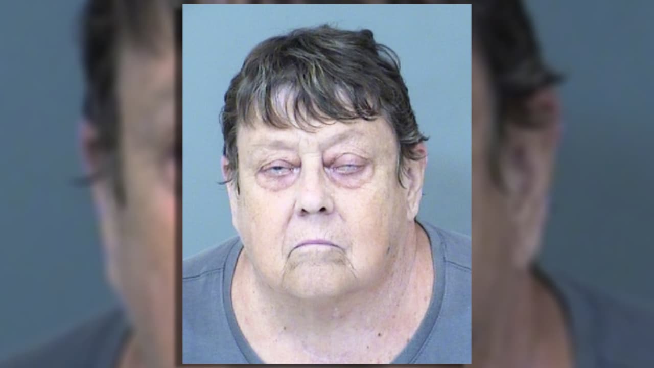 Ruth Robbins enfrenta un cargo por maltrato animal.