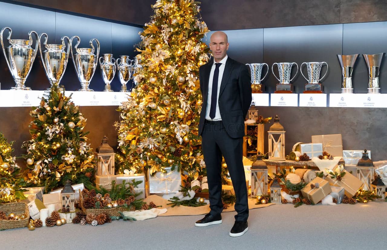 “Desde el Real Madrid queremos enviaros, en estos días tan especiales y en estos momentos difíciles, un mensaje de cariño, solidaridad y esperanza. Nuestros mejores deseos para que recuperemos la normalidad en este año nuevo 2021 y podamos compartir juntos muchos éxitos”, expresó Florentino Pérez.