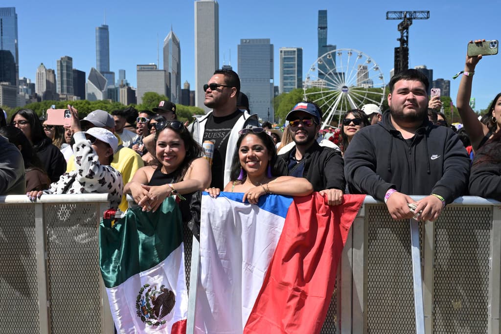 Latinos de diversos países se unieron en el Grant Park de Chicago para disfrutar de esta fiesta que exalta la cultura latinoamericana en los Estados Unidos.
