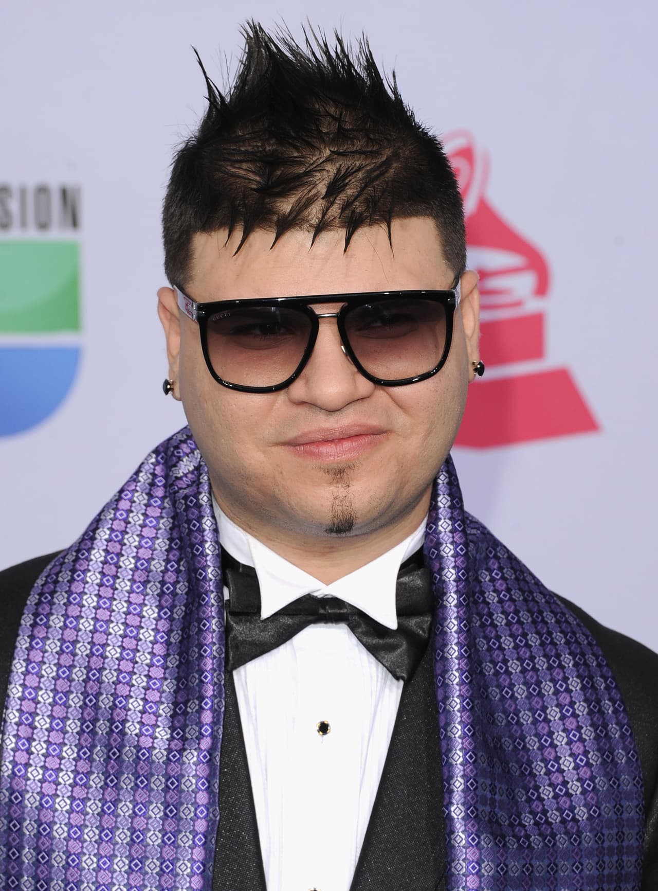 Poco a poco, y peldaño a peldaño, su talento lo ha llevado a colaborar con artistas de talla mundial como Daddy Yankee y Don Omar.