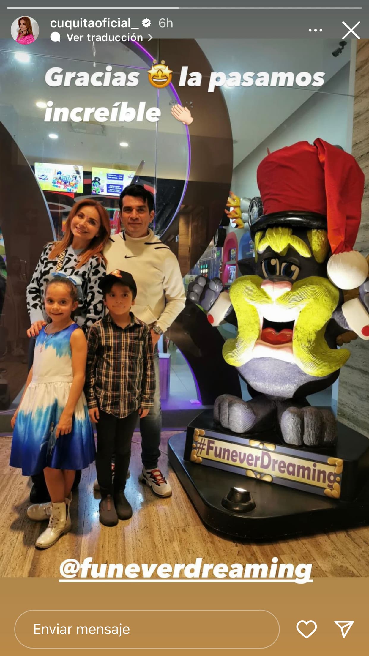 Por ejemplo, colgó esta imagen en donde se ve lo grande que están y cuánto se parecen a su famoso padre.