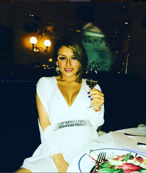 Se dice que fue pareja del productor José Alberto Castro.