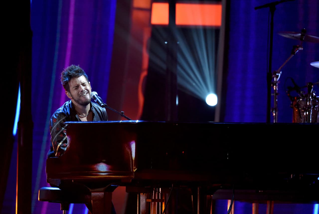 Pablo L´opez durante su participación musical. El cantante estuvo nominado a la categoría de Mejor Nuevo Artista.