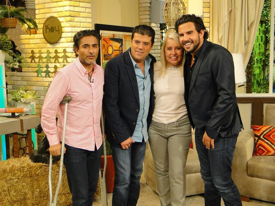 Los chicos más apuesto del programa, muy cariñosos con nuestra productora.