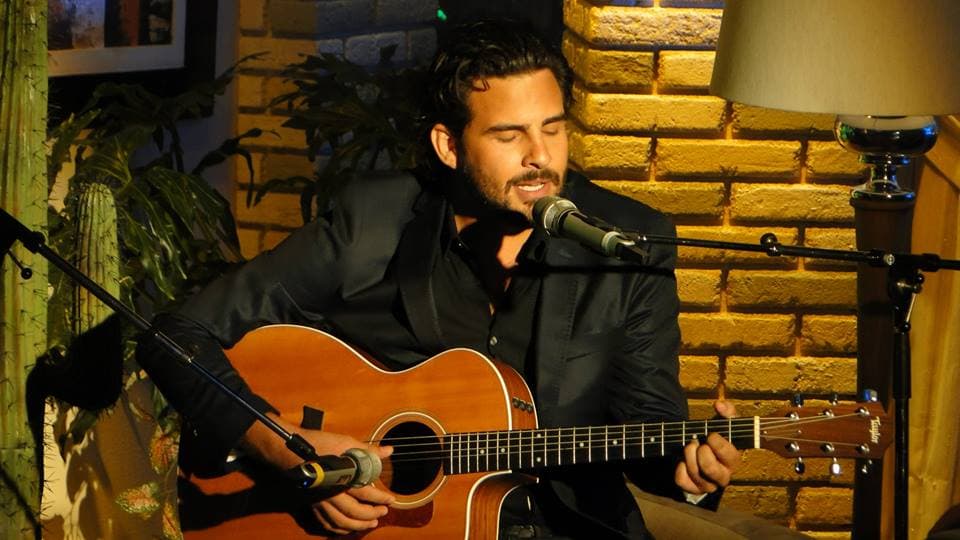 Jerry Bezua nos deleitó con su hermosa voz.