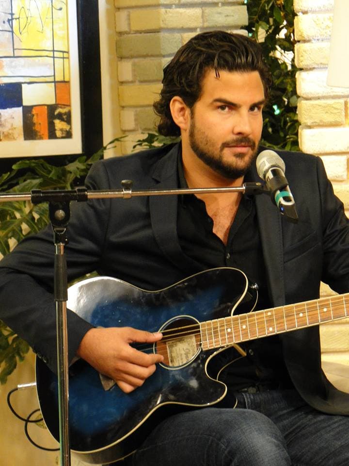 ¡Nos cantó "Por Un Beso De La Chula"!