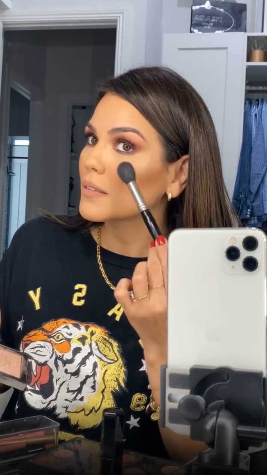 Por si fuera poco, Karina también ha compartido sus rutinas completas de arreglo personal con las que logra sus looks más glamorosos.