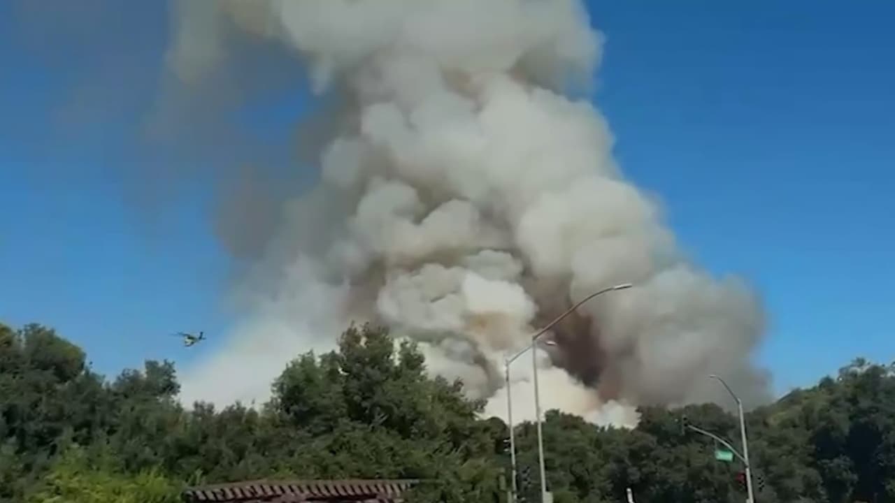 Incendios forestales, mala calidad del aire y oleaje extremo afectan California