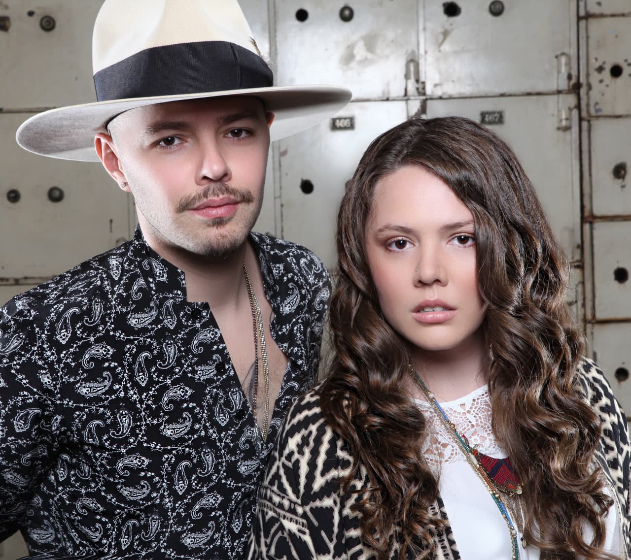 Jesse & Joy a dueto con Alejandro Sanz se encuentran nominados a Canción del Año Pop / Rock por su tema
<b> "No Soy Una De Esas". </b>