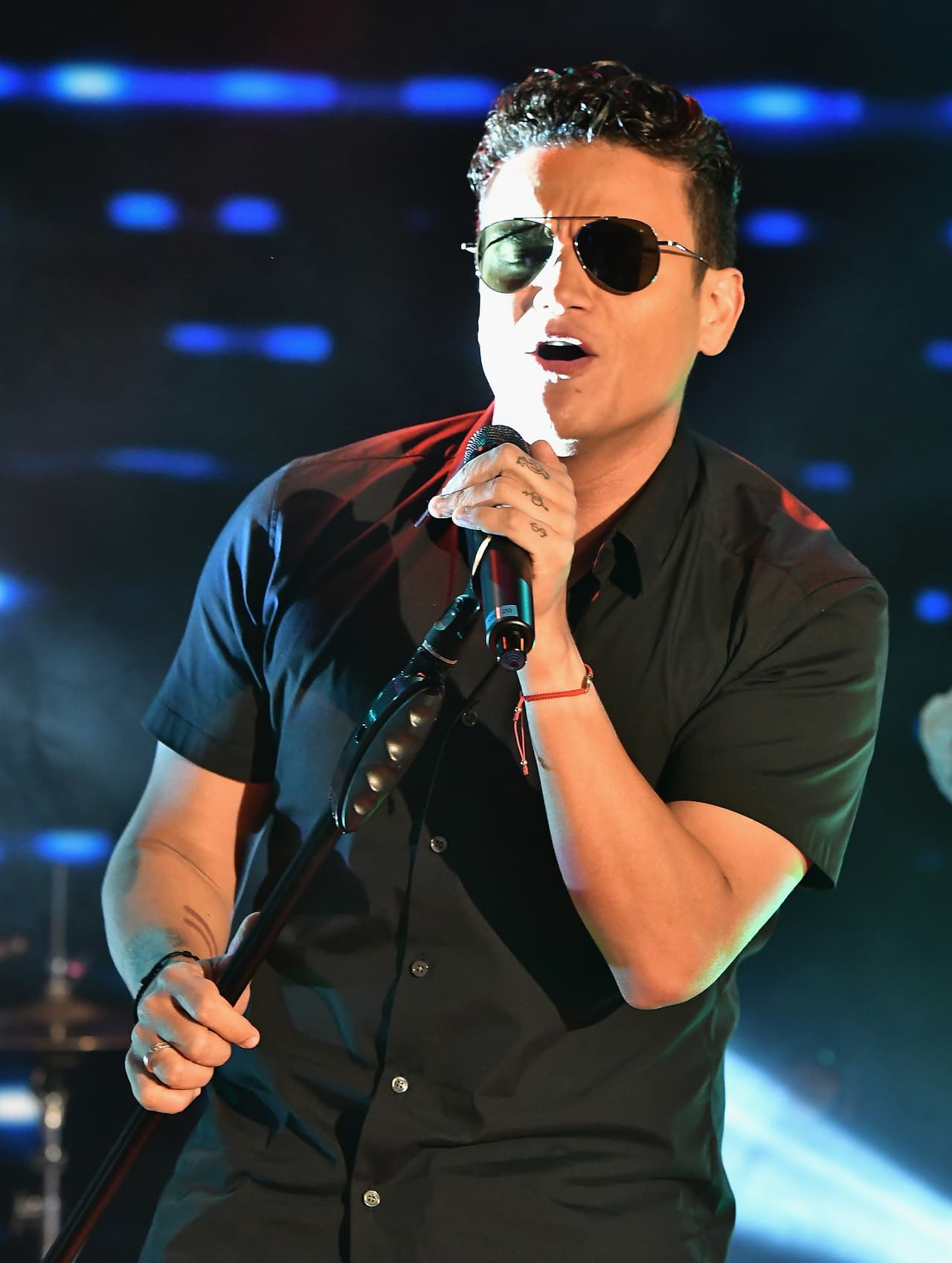 Su nombre real es Silvestre Francisco Dangond Corrales y es originario de Urumita, La Guajira, en Colombia. Tiene 38 años.