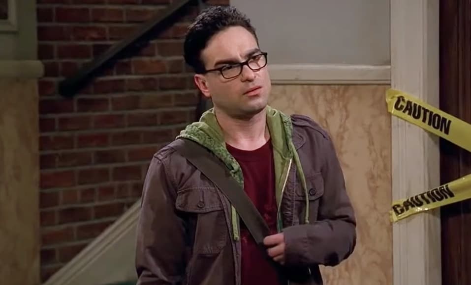 <b>Johnny Galecki</b>
<br>Durante toda la serie le dio vida a Leonard Hofstadter, un doctor en física aplicada que es el mejor amigo de Sheldon y que se enamora perdidamente de Penny desde el primer instante en que la ve.
<br>