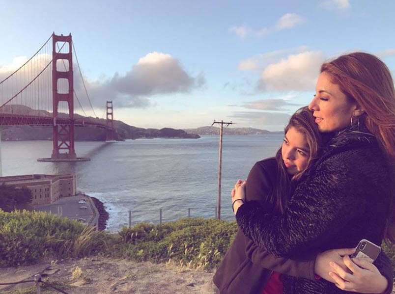 La mayor de los tres hijos está a punto de cumplir 18 años.