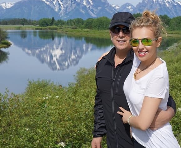 Pero además ella ha demostrado que le gusta estar activa, por eso también tiene su línea de ropa, de zapatos y hasta ha escrito libros infantiles.