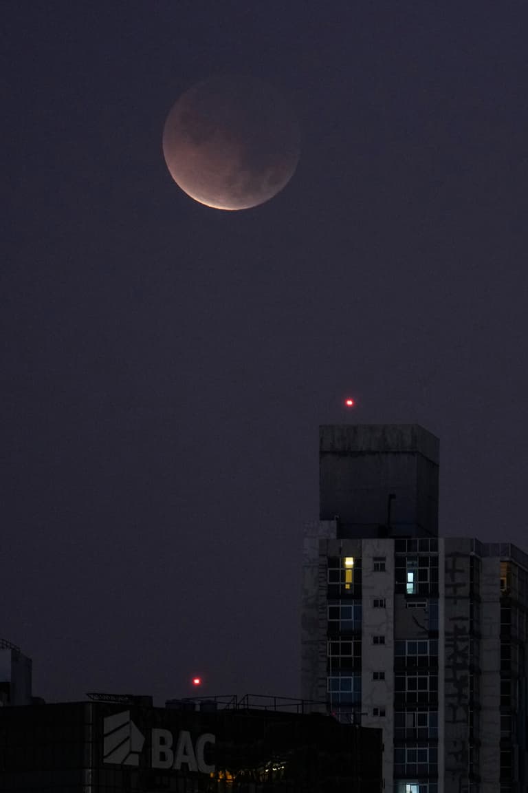 Fotos del eclipse lunar total del 3 de marzo 2026: Así se vio la ‘Luna ...