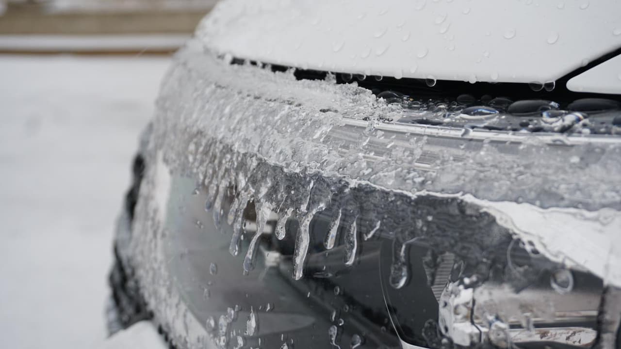 La zona a registrado acumulados de hielo y aguanieve, dejando un
<b> paisaje de estampa navideña. </b>