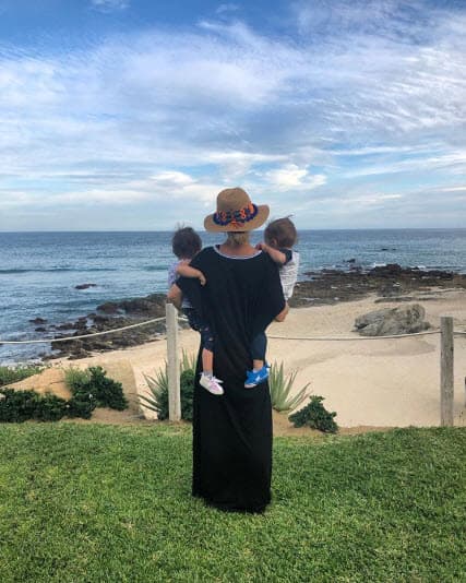 La última vez que había compartido una fotografía de los mellizos fue en diciembre de 2018, también en la playa.