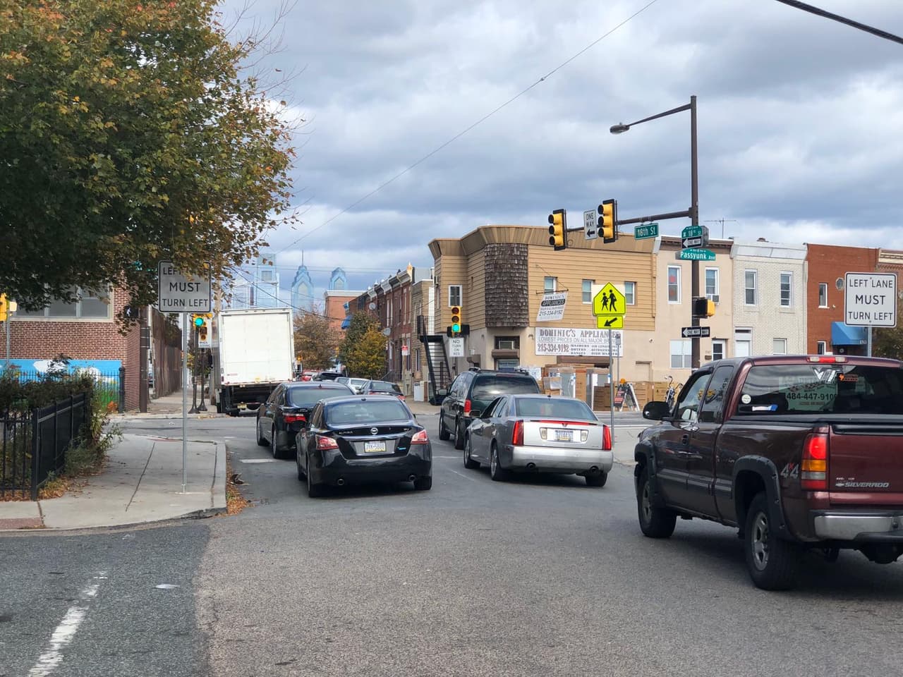 Las autoridades indicaron que también congelarían las reducciones planificadas en los impuestos salariales y comerciales de la ciudad y aumentarían el impuesto de estacionamiento de la ciudad del 22.5% al 27%. Algunas tarifas de permisos de la ciudad también aumentarían.
<br>
<br>La ciudad esperaba que los aumentos y congelaciones de impuestos propuestos generarían $50 millones en ingresos adicionales durante el próximo año fiscal, que comienza el 1 de julio.
<br>