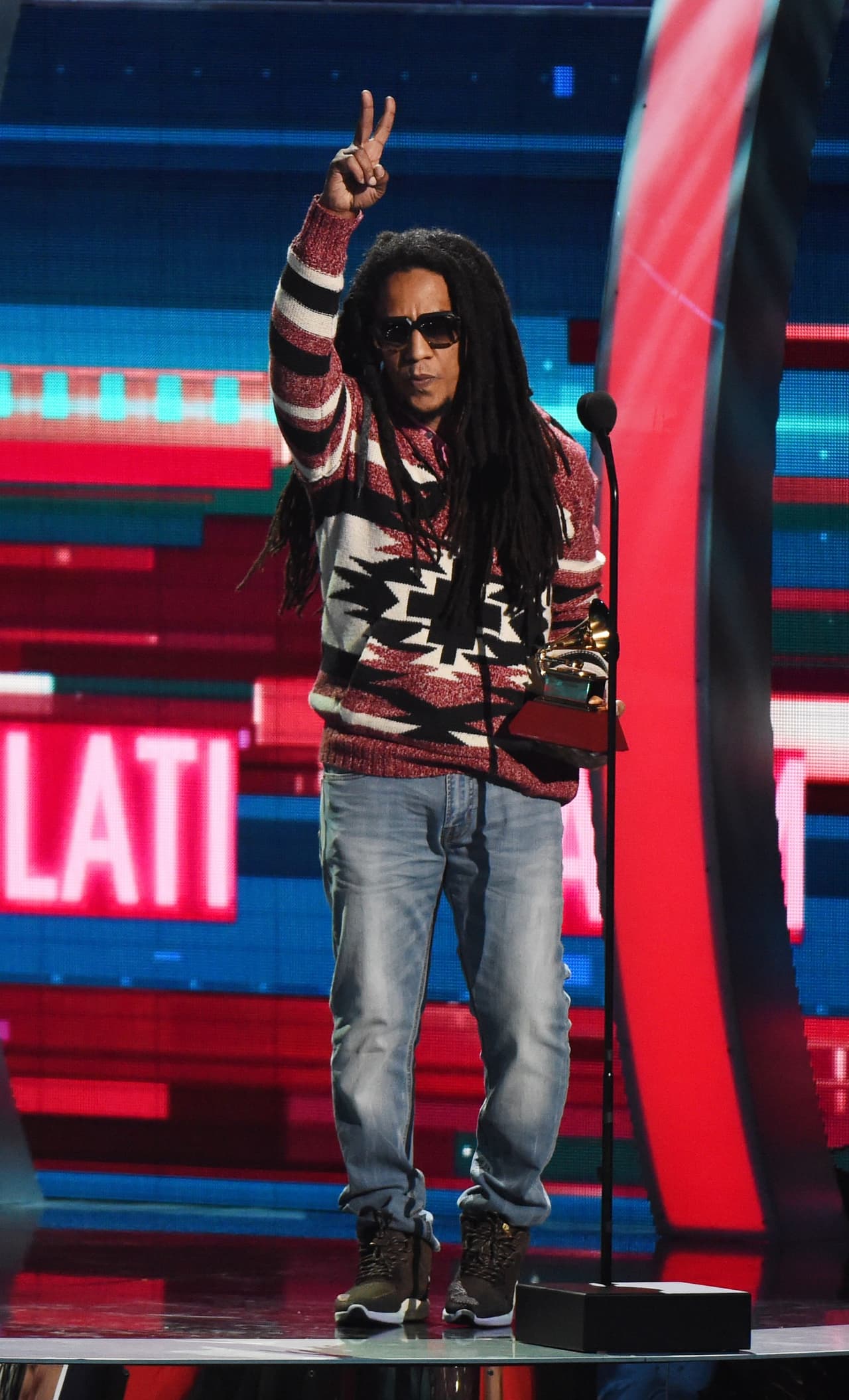 El reguetonero boricua Tego Calderón recibió el codiciado gramófono a Mejor Álbum de Música Urbana.