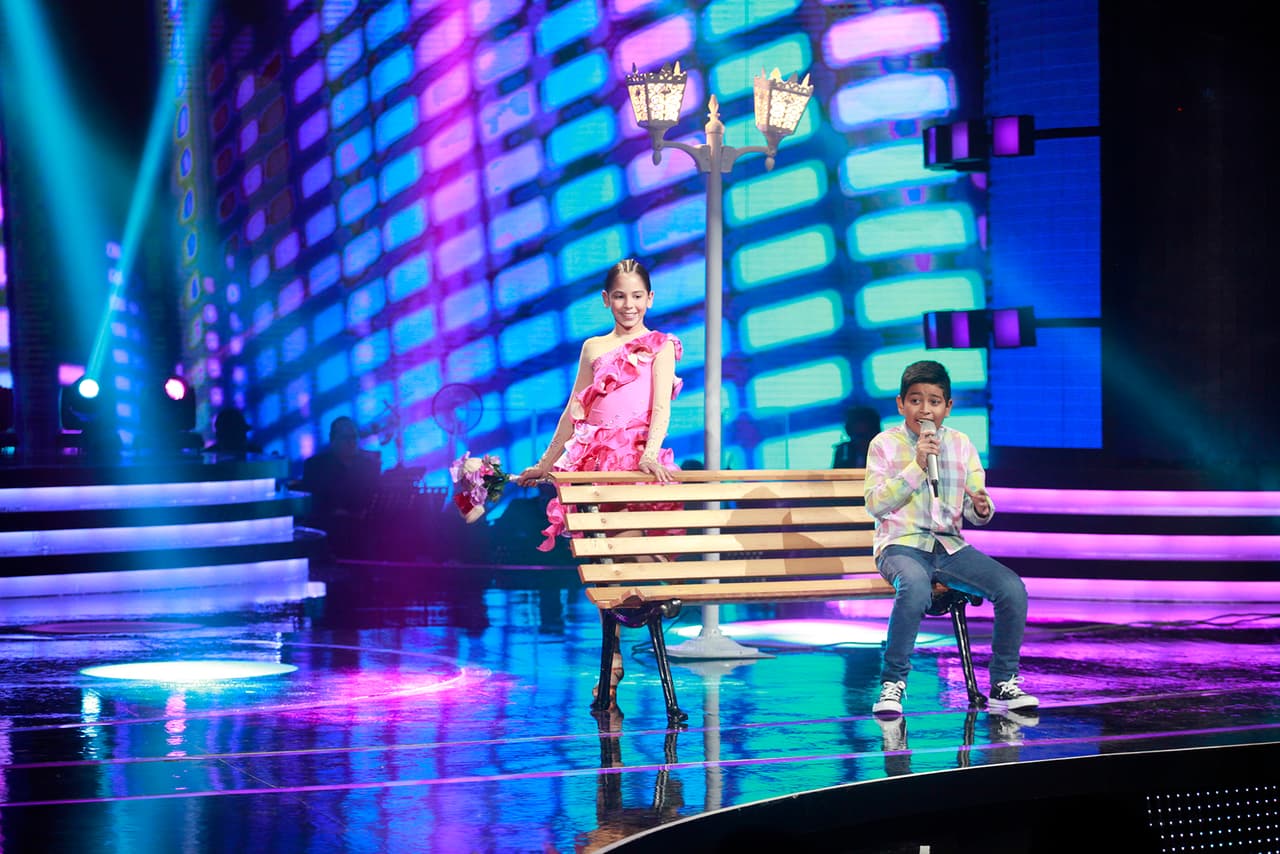 "Espero que este tema le llegue 'Directo al corazón'", dijo Roberto Carlos antes de apoderarse del escenario.