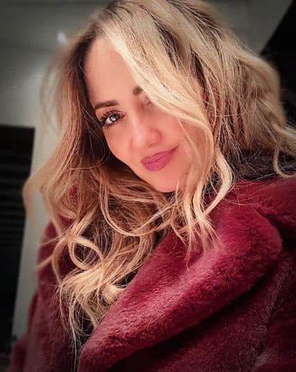 En un bloque del programa Hoy, Andrea resaltó: "[...] Me habían inventado a mí que ando con un poderoso hombre [...] Si vas a ser cobarde para decir cosas, pues di nombres, apellidos, da pruebas y después, sales a querer manchar la historia de una familia [...]".