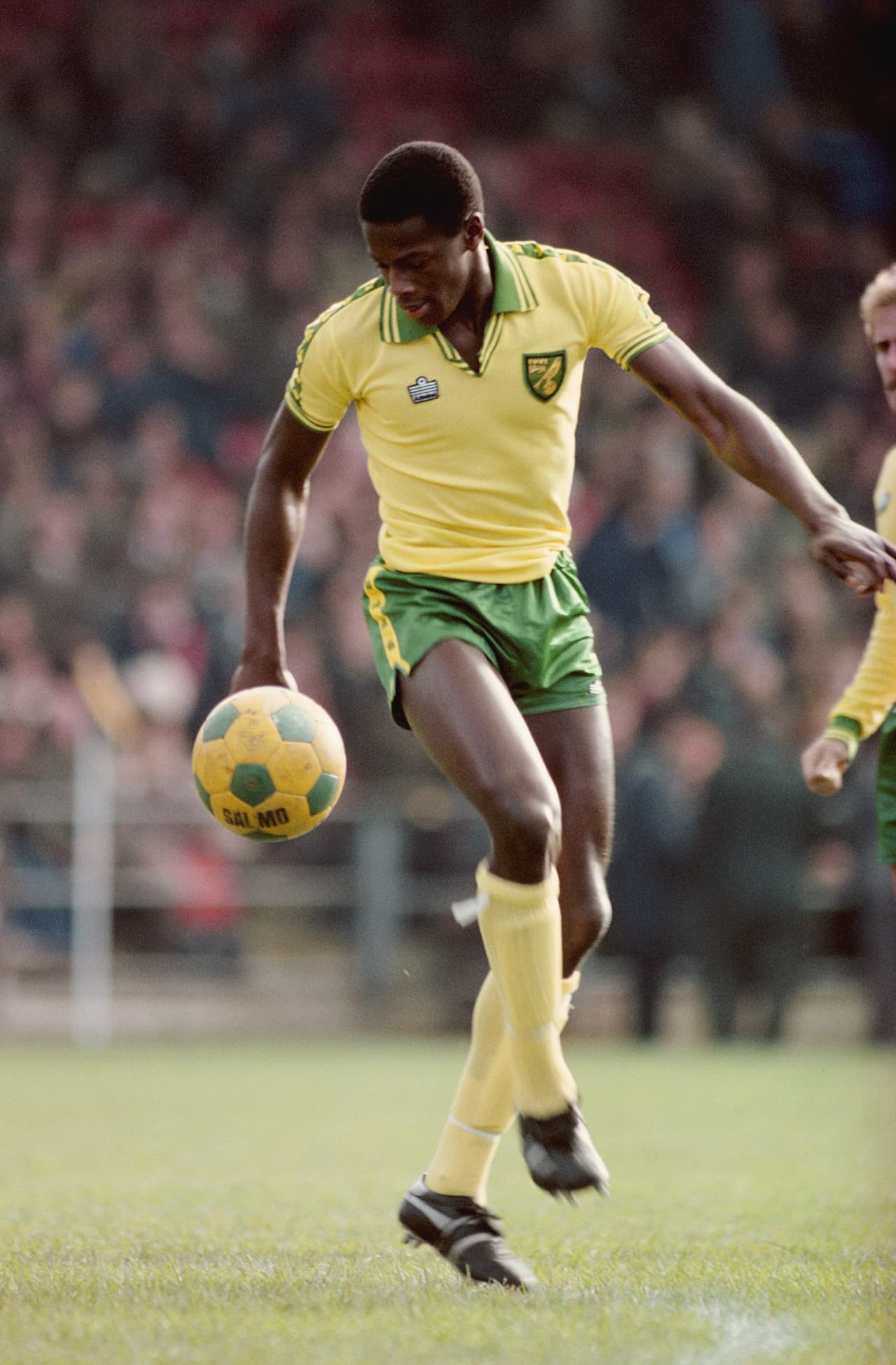 La vida de Justin Fashanu terminó por un suicidio el 2 de mayo de 1998 a sus 37 años.