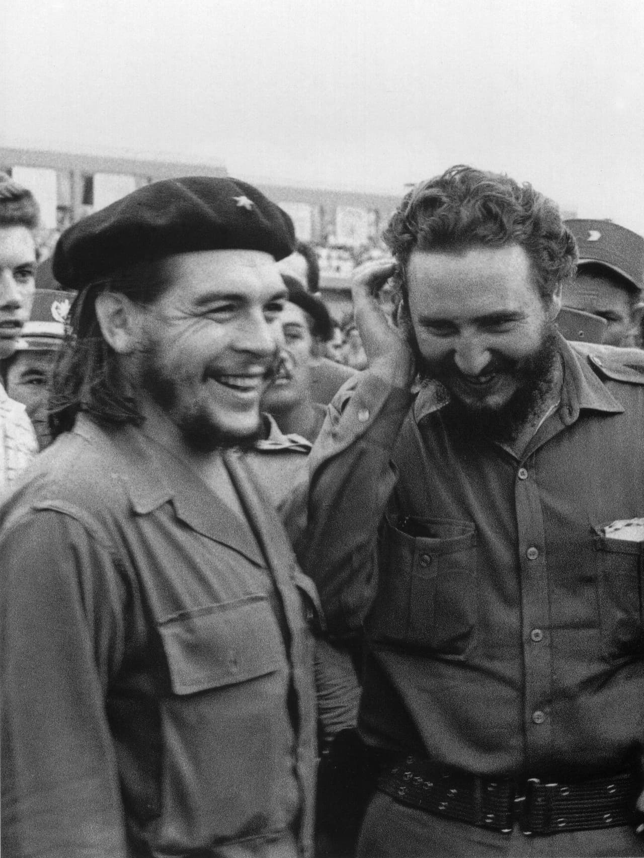 Una imagen de Castro y 'El Che' tomada en los 60 en La Habana. Ambos se conocieron en México, donde Fidel Castro se exilió junto con su hermano Raúl.