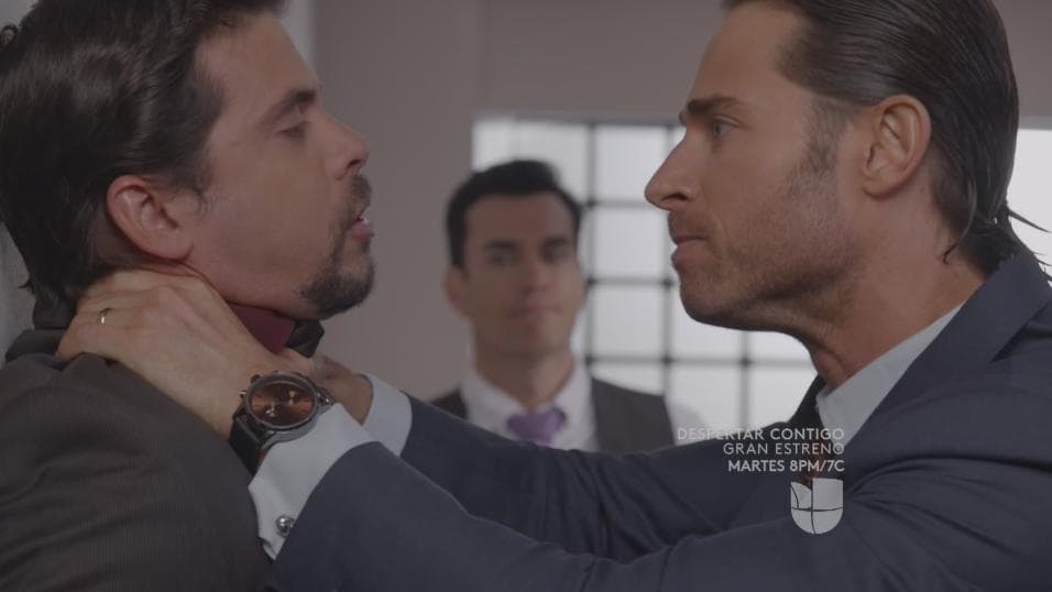 Antes de conocer a Ana Leticia, era el mejor amigo de Santiago. Pero con la aparición de Marcelo, los lazos de amistad quedaron atrás. Él y Marcelo Salvaterra se convirtieron en enemigos.