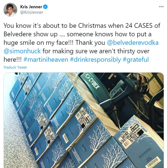 Las viandas y las bebidas no se escatimaron. De hecho, hubo un 
<b><a href="https://twitter.com/KrisJenner/status/944973872054636544" target="_blank">cargamento de 24 cajas con vodka</a></b>, uno de los favoritos de la matriarca del clan, que ayudaron a los invitados a entrar en calor.