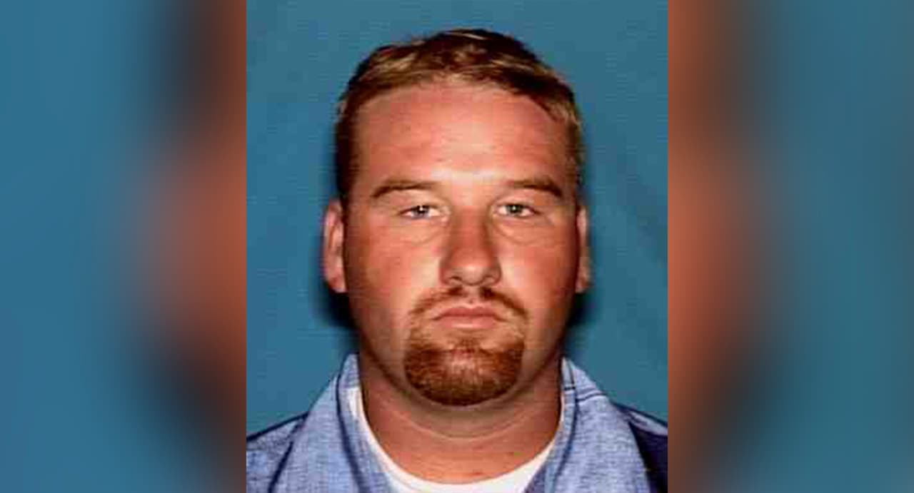 David Lynn Downer, es sospechoso de provocar un incendio.