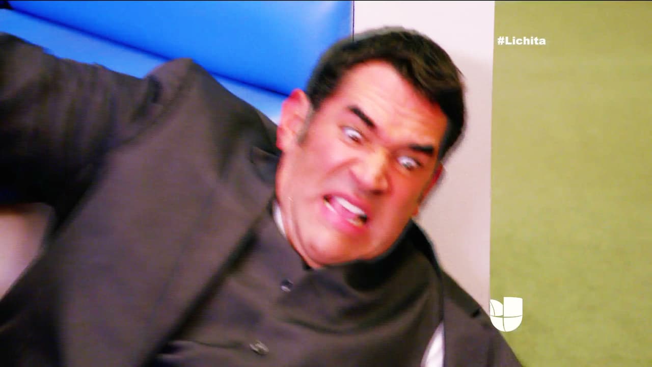 Le dio tremendo puñetazo, ¡lo dejó viendo estrellitas. ¡Bravo!