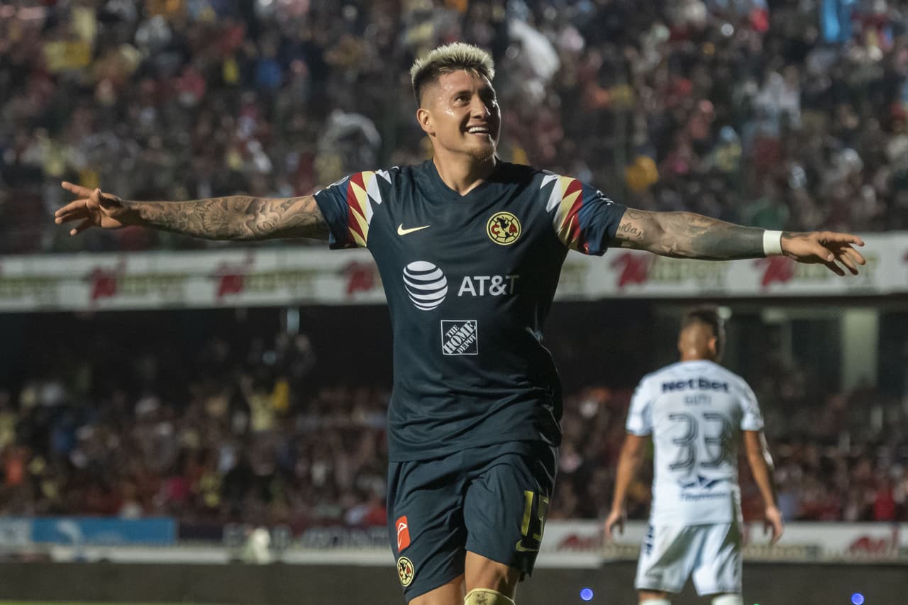 El delantero arrancó el Apertura 2019 con unos excelentes números ya que, en el primer partido, Castillo logró anotarle un doblete a los Rayados de Monterrey.