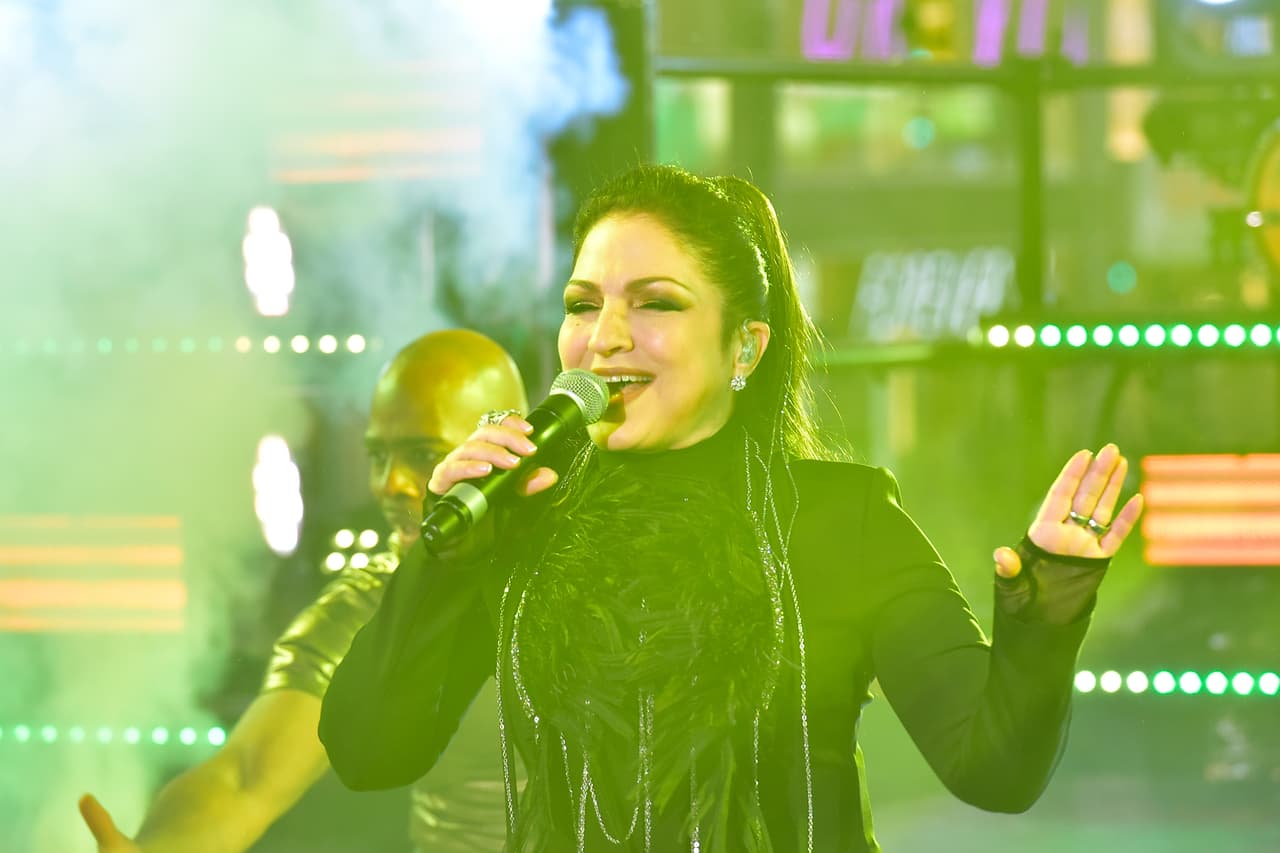 Gloria María Milagrosa Fajardo García, una cantante, compositora y actriz cubano-estadounidense, que recibió el galardón de Reina del Carnaval de la Calle 8, en 1988.