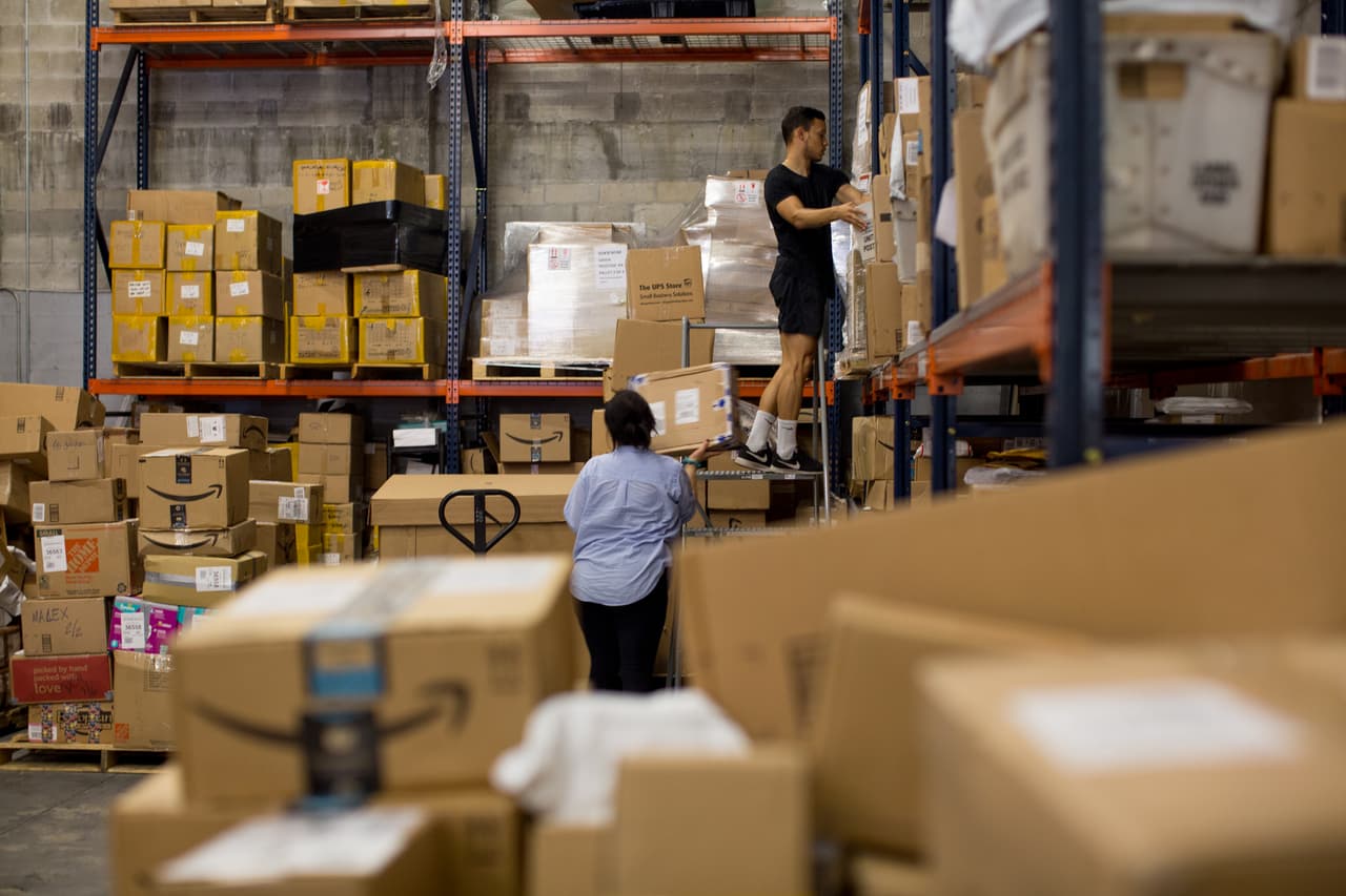 Comida en cajas: el regalo que los venezolanos mandan a sus familiares en Navidad