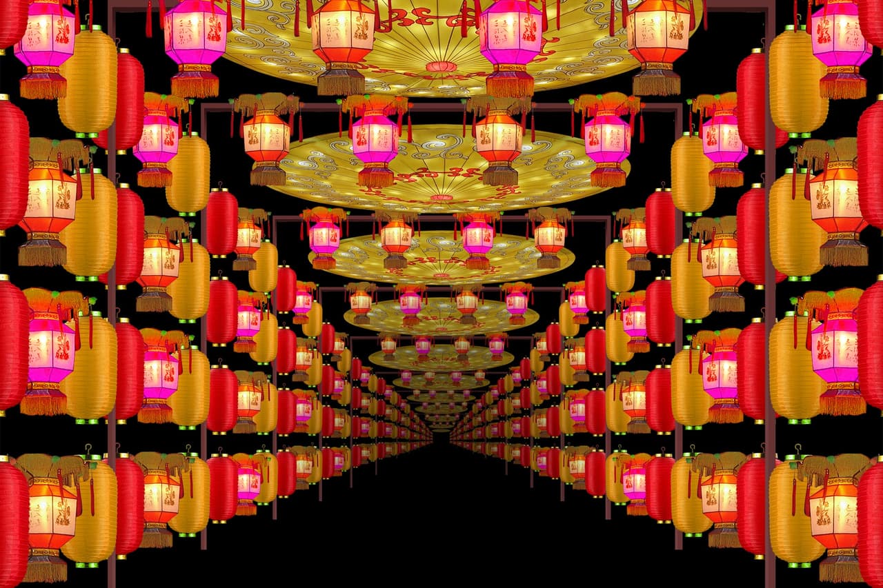 <b><a href="https://www.boothamphitheatre.com/events-tickets/events/chinese-lantern-festival" target="_blank">NC Chinese Lantern Festival (hasta el 9 de enero)</a></b>: Para otra perspectiva de las fiestas, visita el Festival de Linternas Chinas de Carolina del Norte en el Anfiteatro Booth en Cary. Los artesanos de Tianyu Arts & Culture de Chicago construyen a mano todos los farolillos que se ven en el festival y se quedan para realizar actuaciones acrobáticas tradicionales chinas.