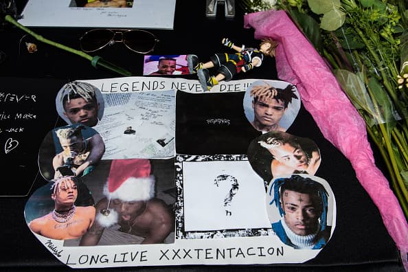 Según los registros judiciales obtenidos por The Blast, North Broward Medical Center presentó una 
<b>demanda contra el patrimonio de XXXTentacion</b>, que ahora está a cargo de su madre.