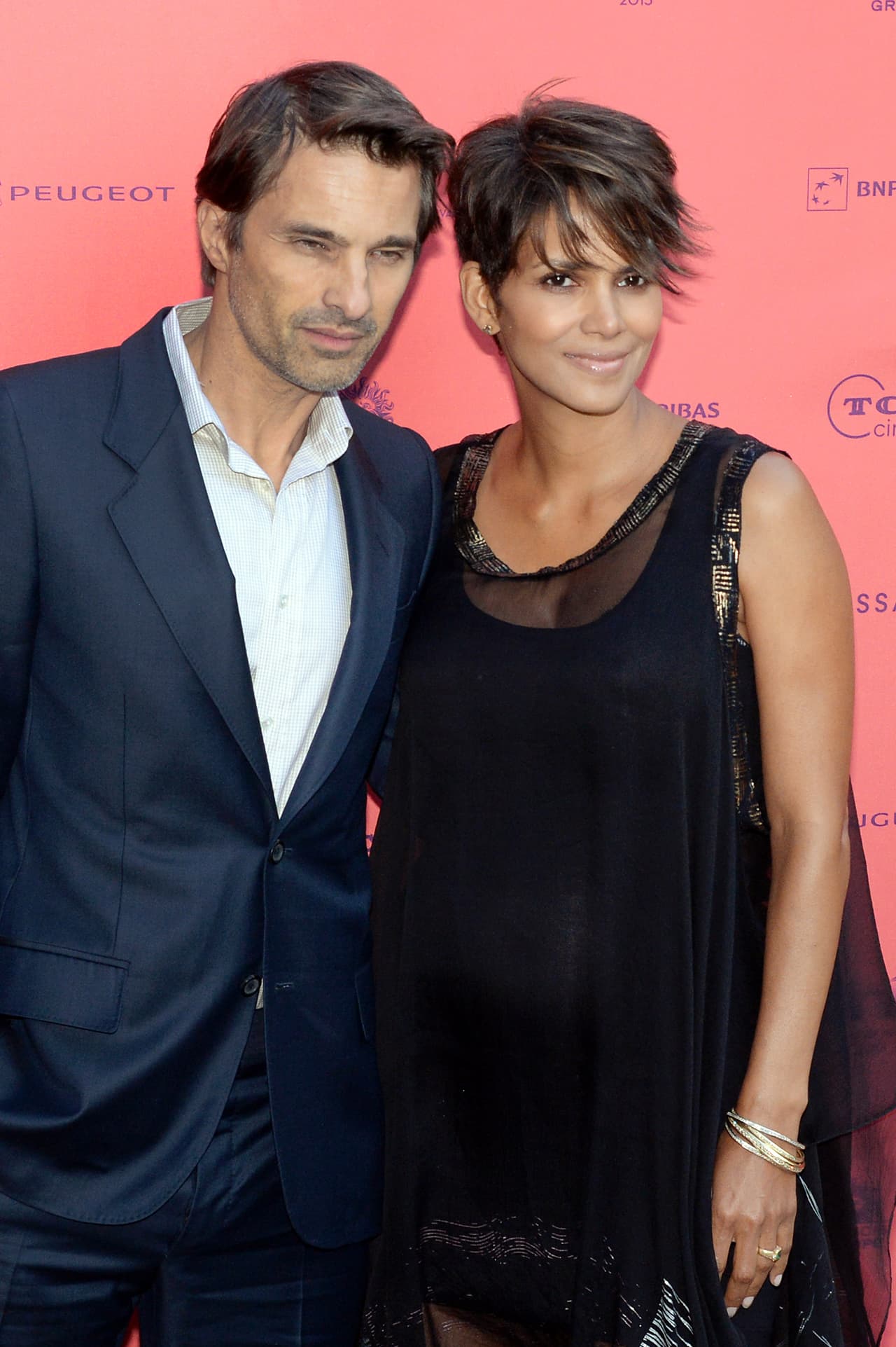 A un lado, estaba el empleado de la terminal Ronaldo Owens.