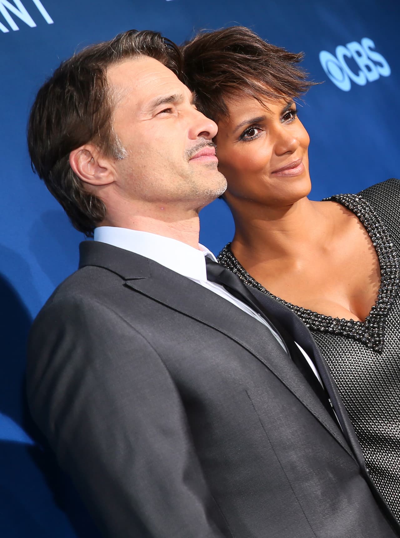 Un empleado del aeropuerto de Los Angeles los está demandando por 5 millones de dólares.