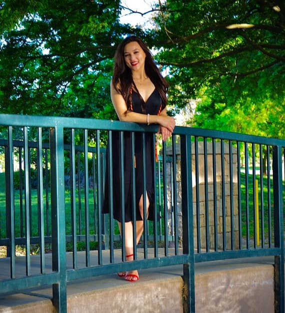 <b>Estefanía Ramos</b> — California State University, Stanislaus
<br>
<br>"¡Con todo el amor y apoyo que recibí de mi familia, me gradué de CSU Stanislaus!... ¡Más bien, lo logramos juntos!"